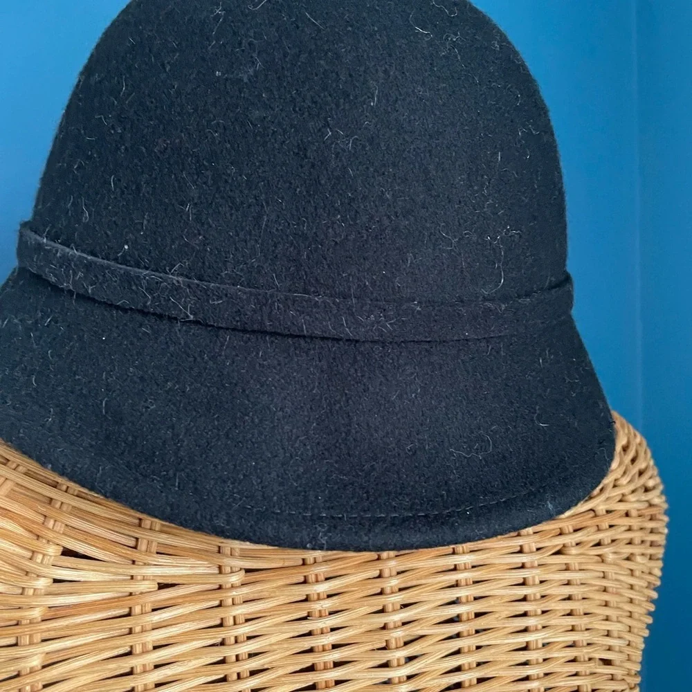 Scalia Pronto Wool Felt Cloche Hat Fabric Flower Decoration Black Burgundy EUC